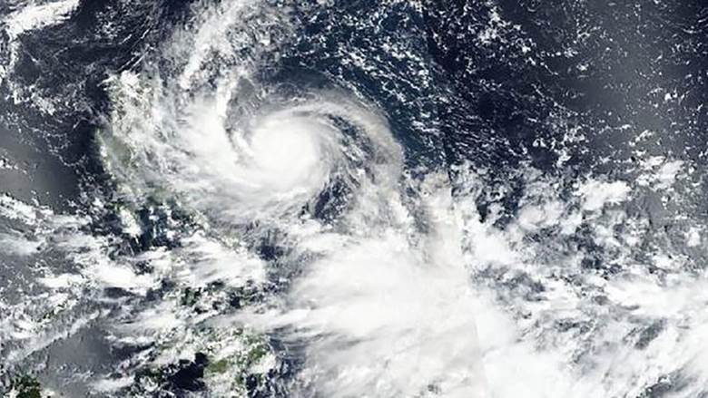  Ảnh vệ tinh cho thấy siêu bão Noru tiếp cận Philippines. Ảnh: NASA