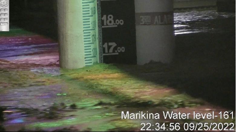 Mực nước sông Marikina đạt cảnh báo cấp độ 3. Ảnh: Rappler