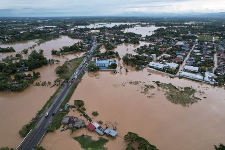  Đến 6 giờ sáng 26-9, các ngôi nhà ở San Miguel, tỉnh Bulacan vẫn bị ngập lụt. Ảnh: Facebook