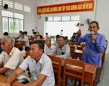 Cử tri huyện Tam Bình gửi gắm kiến nghị đến Đoàn đại biểu Quốc hội đơn vị tỉnh Vĩnh Long .
