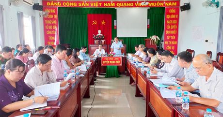 Đoàn giám sát làm việc tại huyện Mang Thít.