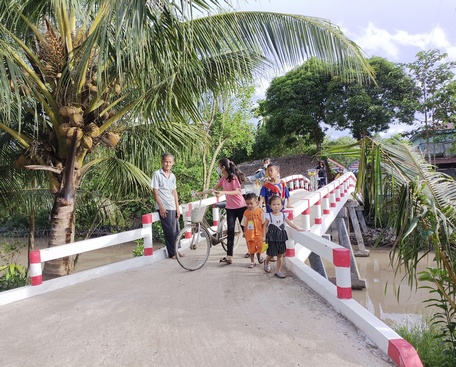 Cầu Thường Quang vừa hoàn thành bắc qua sông Cần Thay.