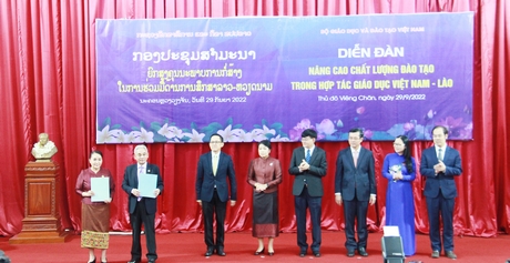 Có 24 thỏa thuận hợp tác được ký kết giữa các cơ sở giáo dục ĐH của Việt Nam với Lào.