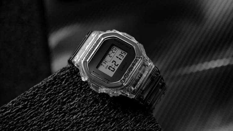 Đồng hồ G Shock dây trong suốt trang bị nhiều tính năng hữu ích cho hoạt động thể thao