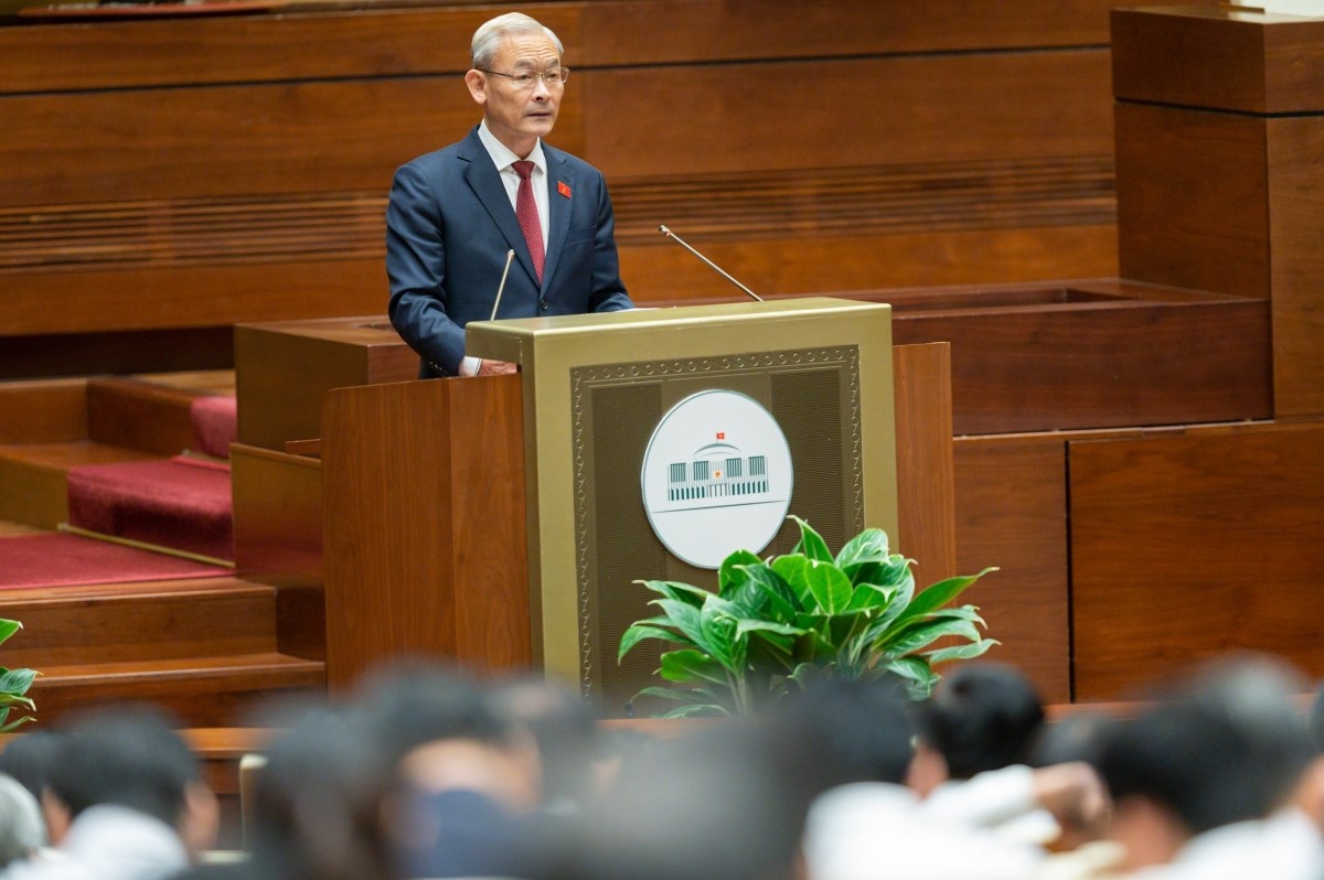 Chủ nhiệm Ủy ban Tài chính - Ngân sách Nguyễn Phú Cường - Phó trưởng đoàn thường trực Đoàn giám sát trình bày báo cáo trước Quốc hội, sáng 31/10.