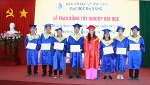 Trao bằng tốt nghiệp cho 30 tân cử nhân ngành Ngôn ngữ Anh