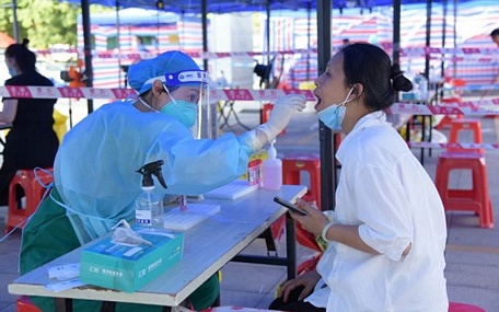  Xét nghiệm PCR tại Quảng Đông, Trung Quốc. Ảnh: IC.