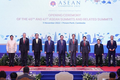 Thủ tướng Phạm Minh Chính cùng các lãnh đạo ASEAN dự lễ khai mạc Hội nghị cấp cao ASEAN - Ảnh: DƯƠNG GIANG