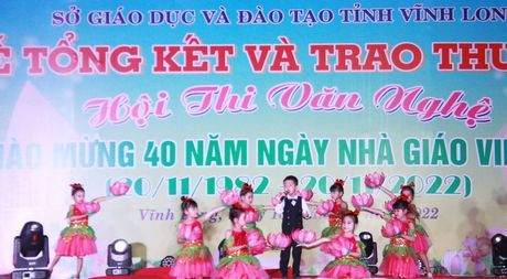 Tiết mục đạt giải nhất trẻ mầm non với bài hát “Mẹ ơi có biết” của đơn vị huyện Vũng Liêm.