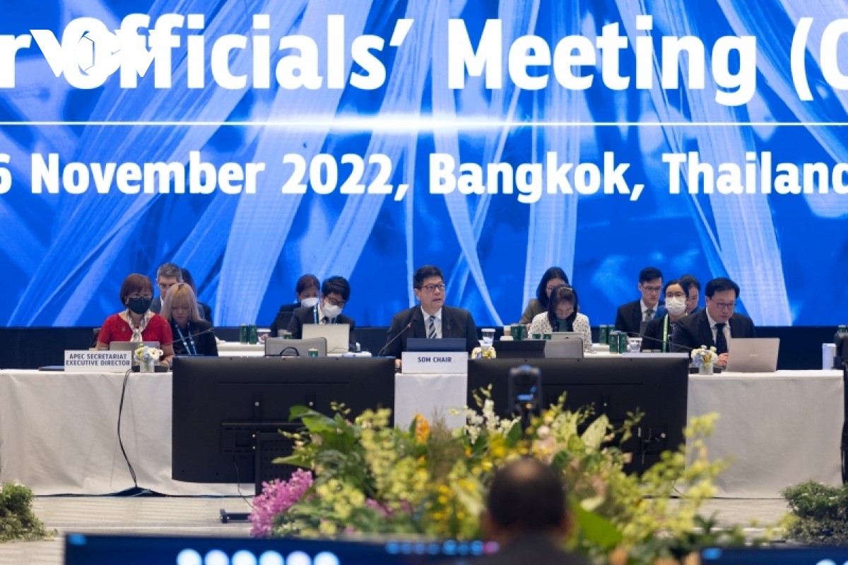 Ông Thani Thongphakdi, Chủ tịch SOM APEC 2022, trả lời phóng viên trong buổi họp báo kết thúc các phiên họp SOM hôm 16/11/2022 tại Trung tâm Hội nghị QSNCC, Bangkok, Thái Lan.