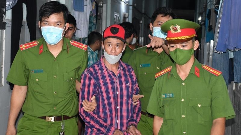 Cơ quan Cảnh sát điều tra, Công an tỉnh Trà Vinh áp giải bị can Nguyễn Trường Giang trú tại phường 5, thành phố Trà Vinh.