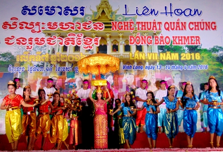 Liên hoan nghệ thuật quần chúng là hoạt động văn hóa, văn nghệ được tổ chức nhân Chol Chnam Thmay thu hút đông đồng bào Khmer và nhân dân đến tham gia.