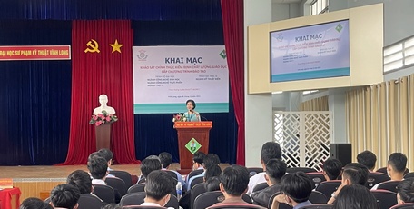 TS. Nguyễn Kim Dung – Giám Đốc Trung tâm kiểm định chất lượng giáo dục Sài Gòn phát biểu tại lễ khai mạc.