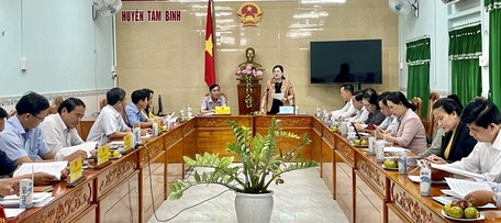 Đoàn đại biểu Quốc hội đơn vị tỉnh Vĩnh Long giám sát tại huyện Tam Bình.
