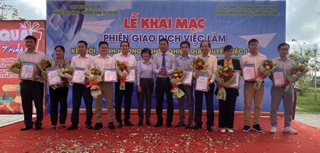 Tháng 11/2022, phiên giao dịch việc làm do Sở Lao động - TB - XH phối hợp UBND huyện Trà Ôn tổ chức để kết nối, định hướng nghề nghiệp, giải quyết việc làm cho học sinh, sinh viên và người lao động ở huyện.