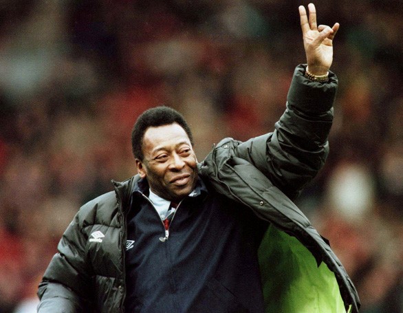 Pele trong ảnh chụp tại Manchester, Anh, năm 1998 - Ảnh: REUTERS