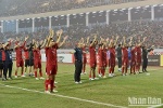 Niềm vui chiến thắng của cầu thủ, cổ động viên Việt Nam trên sân Mỹ Đình