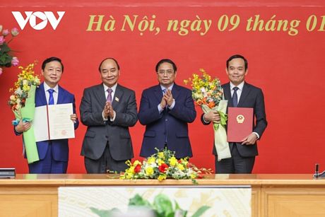 Chủ tịch nước Nguyễn Xuân Phúc trao Quyết định bổ nhiệm Phó Thủ tướng Chính phủ đối với ông Trần Lưu Quang và Trần Hồng Hà