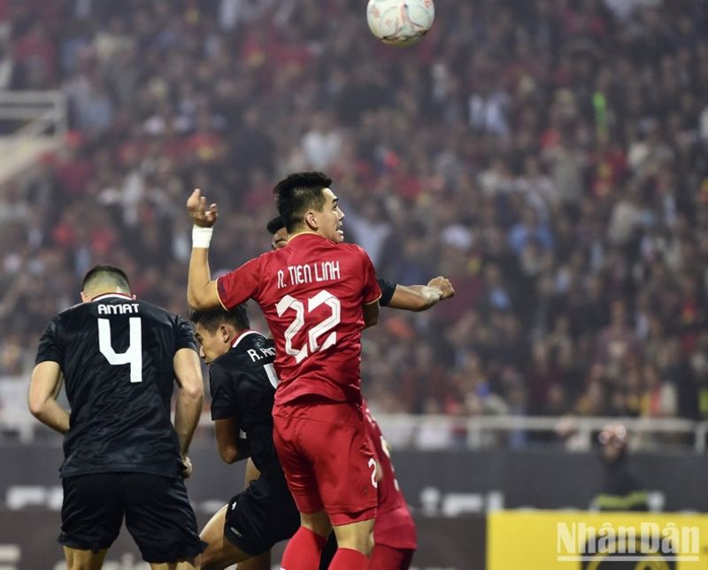 Bàn thắng đánh đầu tuyệt phẩm của Tiến Linh giúp đội tuyển Việt Nam ấn định chiến thắng 2-0.
