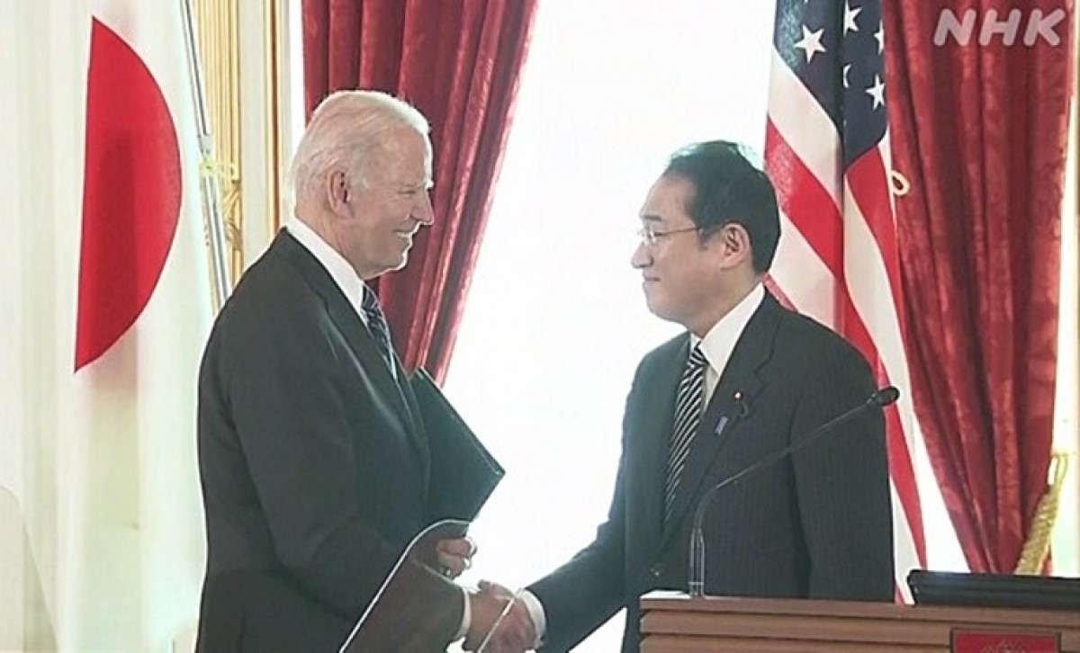 Thủ tướng Nhật Bản Kishida (phải) và Tổng thống Mỹ Biden. Ảnh: NHK.