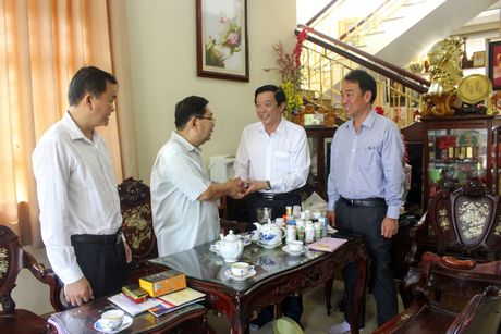 Lãnh đạo tỉnh thăm hỏi sức khỏe nguyên Bí thư Tỉnh ủy - Trương Văn Sáu.