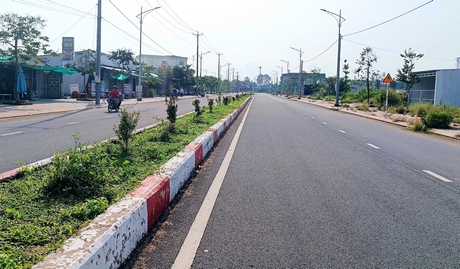 Hệ thống giao thông của huyện Mang Thít ngày càng khang trang, đồng bộ.