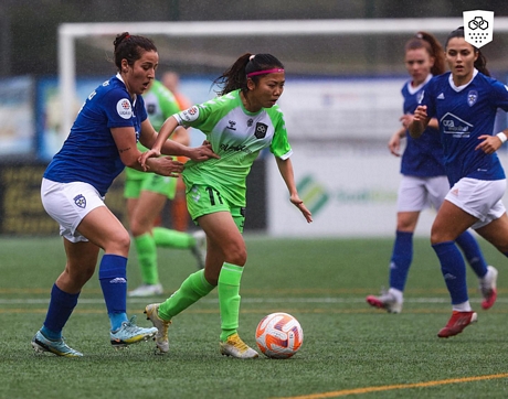 Huỳnh Như đi bóng ở giải bóng đá nữ Bồ Đào Nha - Ảnh: LANK FC