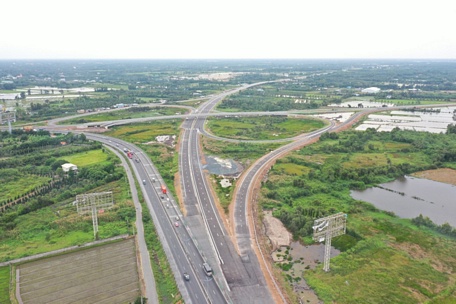 Cao tốc Trung Lương - Mỹ Thuận đưa vào sử dụng rút ngắn đáng kể thời gian Vĩnh Long đi TP Hồ Chí Minh và ngược lại.