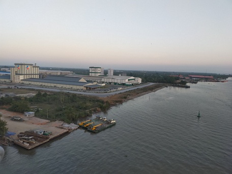 Giao thông ĐBSCL phát triển, góp phần thúc đẩy phát triển dịch vụ logistics. Trong ảnh: Cảng Bình Minh - Vĩnh Long.