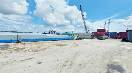 Hệ thống cảng Vĩnh Long góp phần hình thành một hệ thống logistics nội vùng và liên vùng trong thời gian tới. Ảnh TL