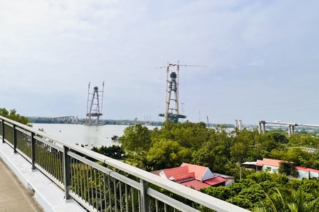  Cầu Mỹ Thuận 2 bắc qua sông Tiền, nối tỉnh Tiền Giang với Vĩnh Long.