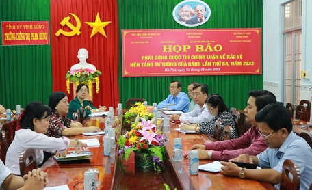Đại biểu dự họp báo tại điểm cầu tỉnh Vĩnh Long.