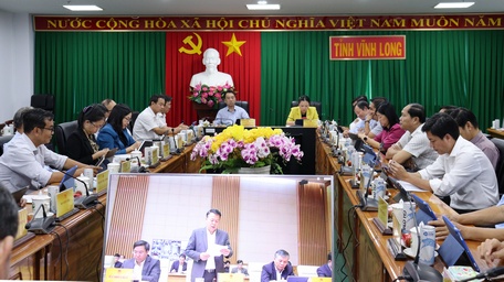Các đại biểu tham dự phiên họp trực tuyến tại điểm cầu Vĩnh Long