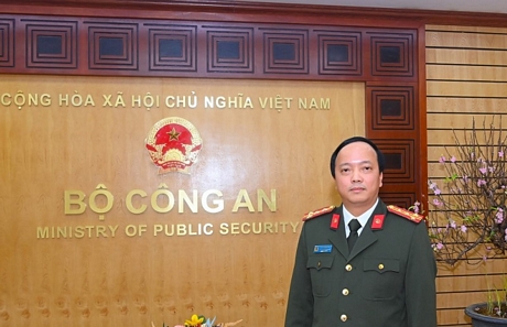 Đại tá Đặng Hồng Đức, Chánh Văn phòng Bộ Công an trả lời phỏng vấn liên quan vấn đề tuyển quân năm 2023. Ảnh CAND