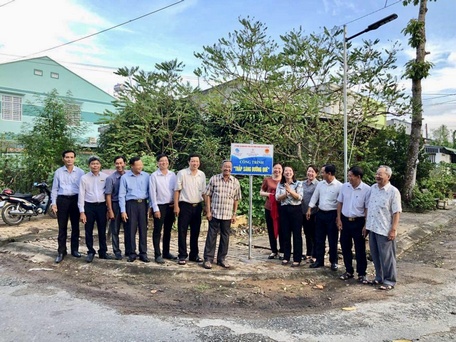 Hội LHPN tỉnh vận động thực hiện các công trình “Thắp sáng đường quê”.
