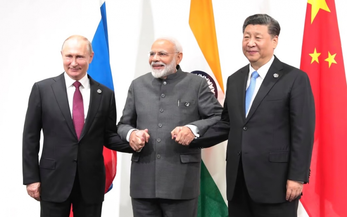 Thủ tướng Ấn Độ Narendra Modi (giữa) trong một cuộc gặp với Tổng thống Nga Putin và Chủ tịch Trung Quốc Tập Cận Bình năm 2019. Ảnh: AFP