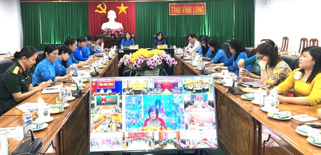 Bà Nguyễn Thị Minh Hạnh- Trưởng Ban Dân vận Tỉnh ủy cùng các cấp Hội LHPN tỉnh Vĩnh Long tham dự buổi tọa đàm.