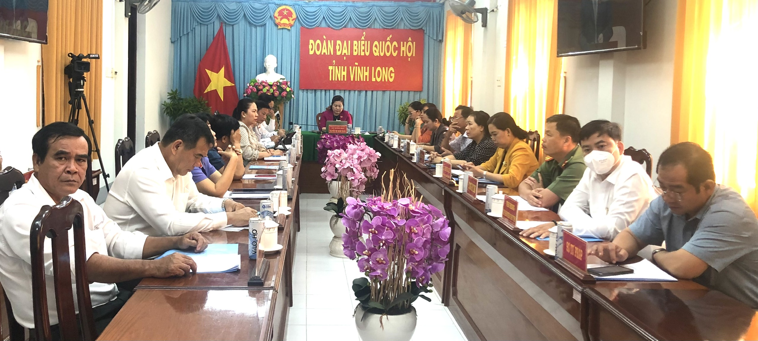 Đoàn Đại biểu Quốc hội đơn vị tỉnh Vĩnh Long tham dự phiên chất vấn và trả lời chất vấn.