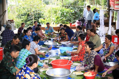 Hội thi gói bánh tét “Nghĩa tình quân dân”- đón mừng Tết Chol Chnam Thmay.