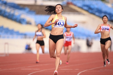 Nữ hoàng tốc độ Lê Tú Chinh sẽ tham dự SEA Games 32.