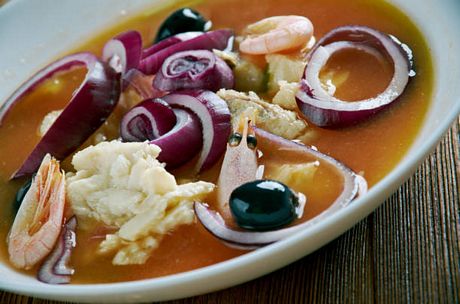 Món xúp cá nấu với hành tây của Ecuador là món xúp cá ngon thứ hai thế giới theo Taste Atlas - Ảnh: GETTY IMAGES