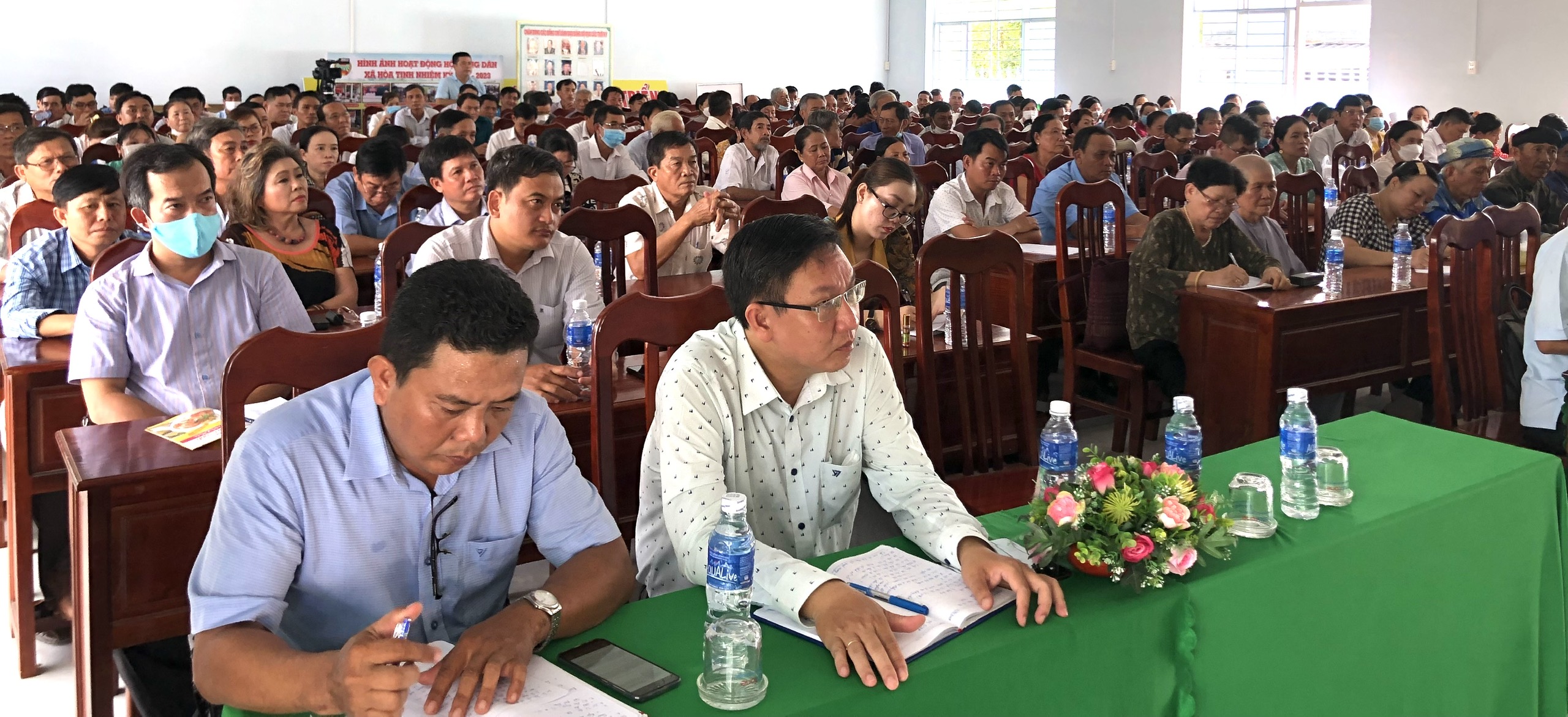 Đoàn đại biểu Quốc hội đơn vị tỉnh Vĩnh Long tiếp xúc cử tri tại xã Hòa Tịnh (Mang Thít).