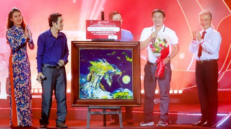 Tác phẩm “Niềm tin chiến thắng” được họa sĩ Đoàn Việt Tiến trao tặng để đấu giá gây quỹ.