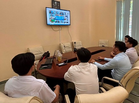 Cán bộ hội, sinh viên Trường ĐH Cửu Long tham gia chương trình đối thoại bằng hình thức trực tuyến