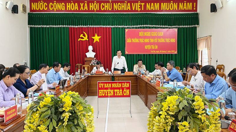 Phó Chủ tịch Thường trực HĐND tỉnh- Nguyễn Minh Dũng lưu ý một số vấn đề cần quan tâm.