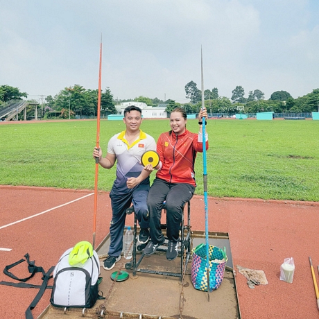 Hai vợ chồng Cao Ngọc Hùng- Nguyễn Thị Hải, những VĐV của thể thao người khuyết tật Việt Nam ở ASEAN ParaGames 12.