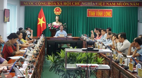 Chủ tịch UBND tỉnh- Lữ Quang Ngời chủ trì hội nghị tại điểm cầu tỉnh Vĩnh Long.