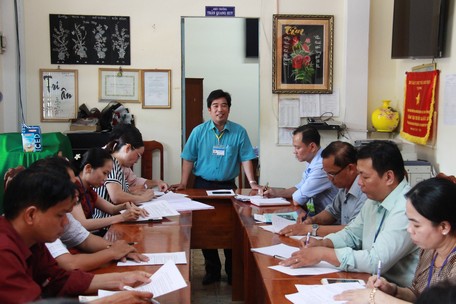 Trường THPT Vĩnh Xuân họp bàn kế hoạch ôn tập sắp tới cho học sinh lớp 12.