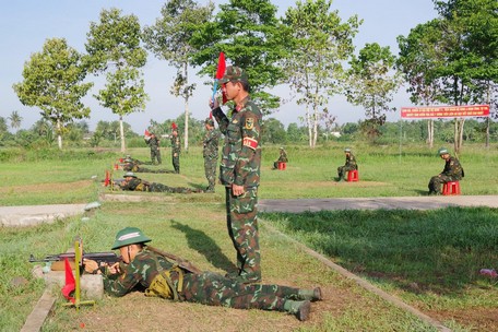 Trưởng thành trong quân ngũ