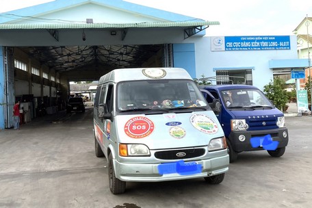 Các phương tiện kinh doanh vận tải được kiểm định tại Chi cục Đăng kiểm Vĩnh Long.